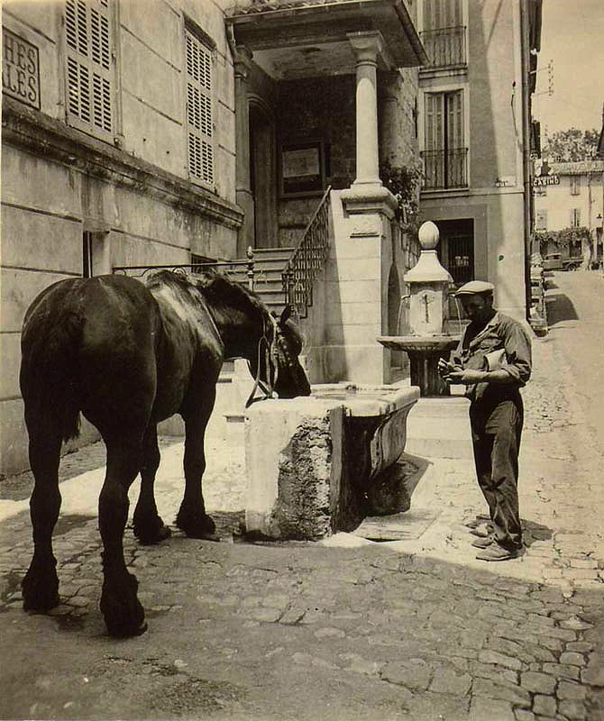 27_Fontaine_escaliermairie